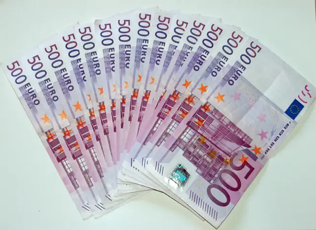 Los billetes de 500 euros suelen cotizar menos con respecto a los de 100 y 200