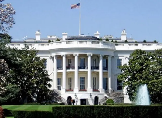 La Casa Blanca se enfrentó a Microsoft por monopolio en 1998.