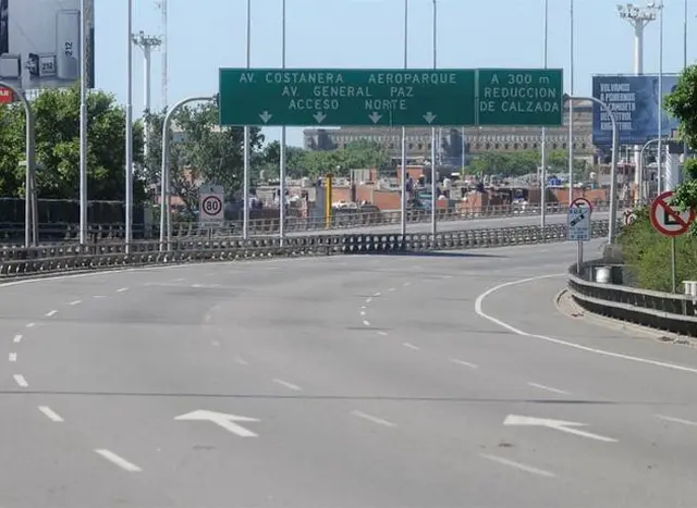 de los peajes se incrementará en alrededor de un 50% pero tendrá diferencias según los horarios siendo las más baratas la de $642 durante las horas no pico para los autos y de $910 en horas pico en la Perito Moreno; de $276 y $378 en la Illia; de $203 a $256 en la Alberti y en el Paseo del Bajo, el mínimo será de $1.400 por pase.