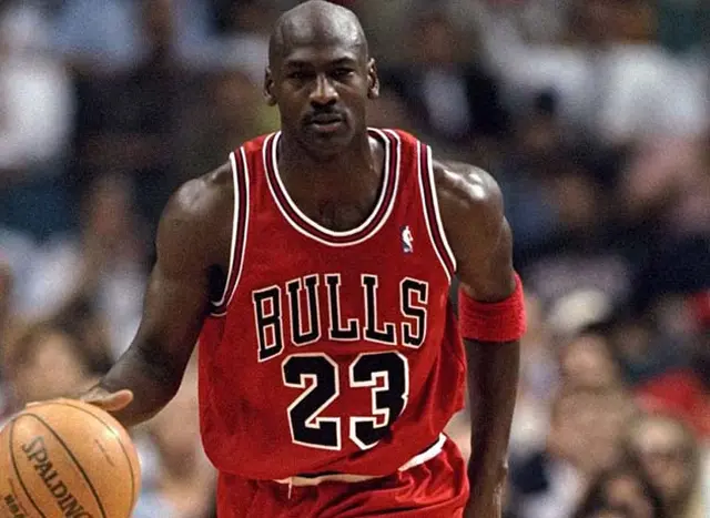 Michael Jordan es uno de los más grandes basquetbolistas de la historia y uno de los mejores atletas del mundo