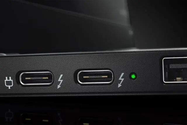 Thunderbolt se identifica por el logo del rayo.