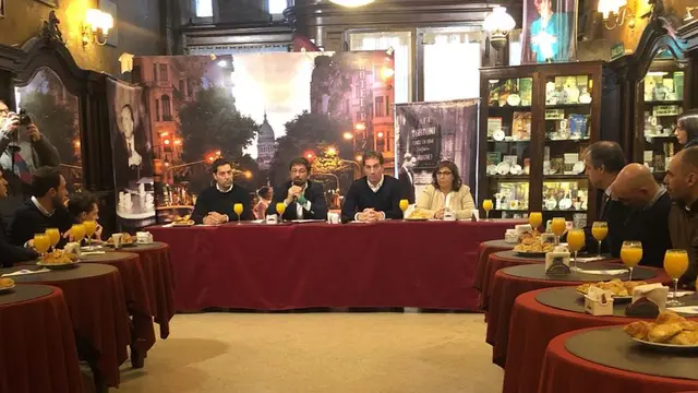 Dirigentes del Pro, Coalición Cívica y UCR en el café Tortoni.