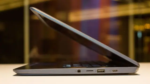 HP Chromebook 14: HP es uno de los dos primeros fabricantes en utilizar las versiones económicas y optimizadas de AMD para Chromebooks de sus procesadores A4 y A6 en su Chromebook 14, lo que la hace más barata que su hermano basado en Intel. Se envía a partir de este mes a un precio inicial de 270 dólares.