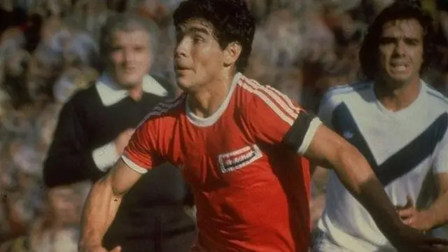 Maradona estuvo 5 años en Argentinos Juniors antes de ingresar a Boca.