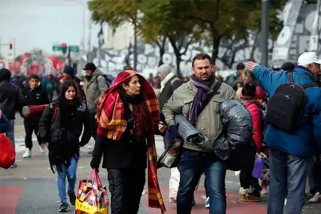 gana más trabajando en la informalidad y cobrando planes sociales que las que trabajan formalmente
