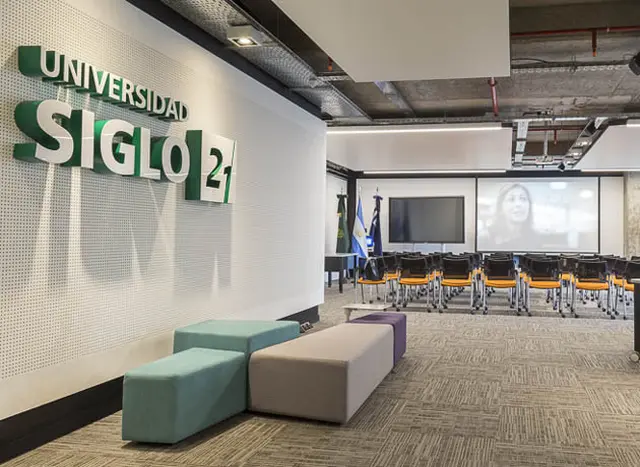 La Universidad Siglo 21 ofrece una Licenciatura en Robótica e Inteligencia Artificial