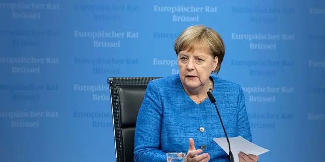 Vallejos sorprendió a sus oponentes al afirmar que su iniciativa para expropiar porciones accionarias de las empresas habían sido inspiradas en una medida de Angela Merkel