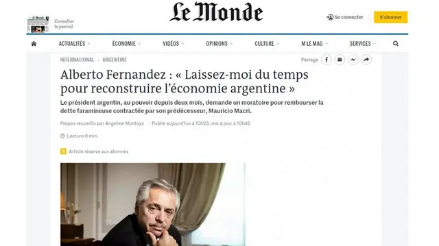 Alberto Fernández durante la entrevista con Le Monde.