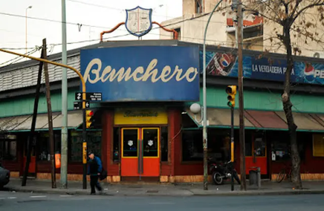 El tradicional local de la pizzería Banchero, en La Boca