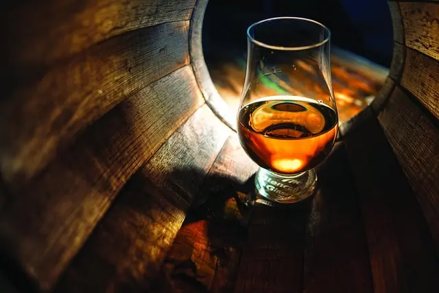 El whisky está en el top 3 de las bebidas con mayor graduación