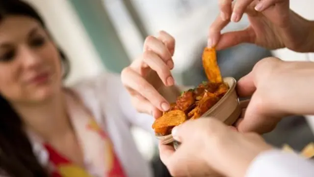 Los snacks son poco saludables y con alto contenido de grasa