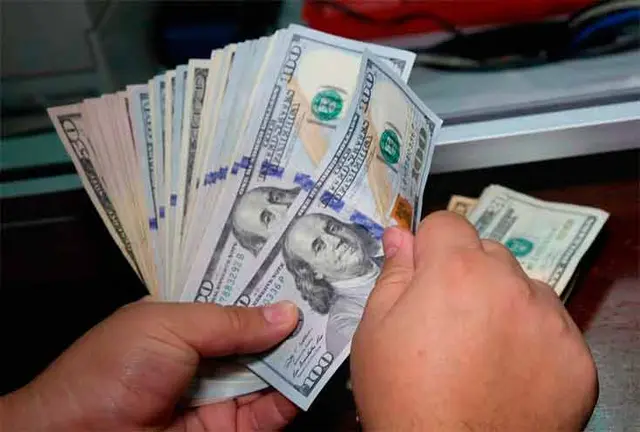 La brecha entre el dólar blue y el oficial ya es casi del 100%