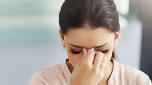 El herpes puede producir dolor de cabeza