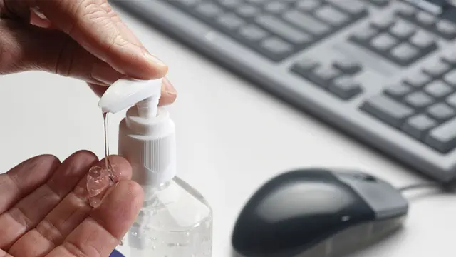 El desinfectante de manos puede ayudar a prevenir el contagio