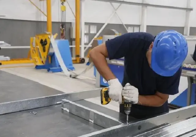 Las industria deberán trasladar a su propio personal.