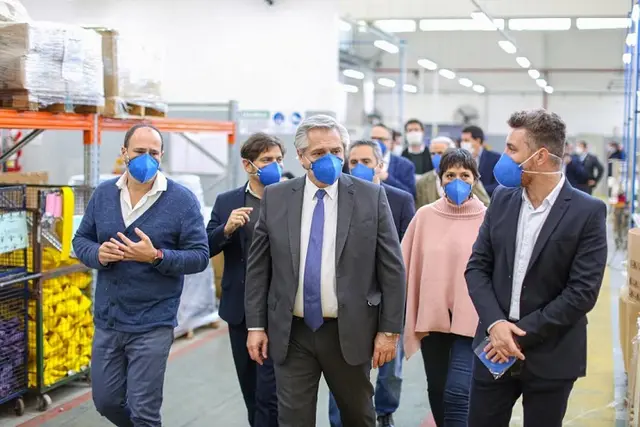 El desplome económico forzó el retorno de ciertas actividades del comercio y la industria.