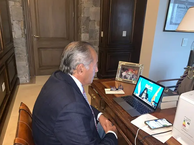  el proyecto de Rodríguez Saá para elevar de cinco a nueve la cantidad de cortesanos