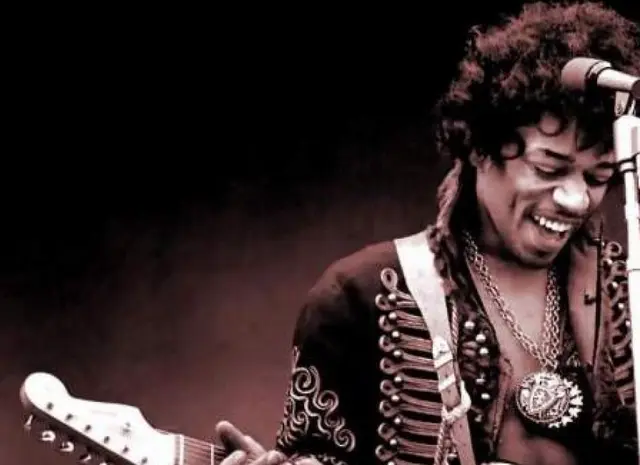 Hendrix comenzó a tocar la guitarra en su adolescencia, gracias a la ayuda de su padre