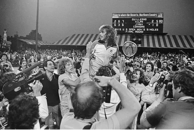 Una postal clásica e inolvidable de la carrera de Guillermo Vilas: en 1977, tras vencer a Jimmy Connors en la final del US Open