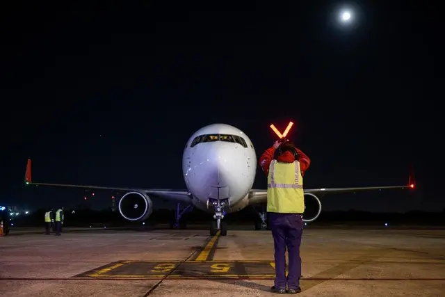 El vuelo AC7326 de Air Canada, procedente de Toronto, aterrizó en el aeropuerto internacional de Ezeiza a las 6:45