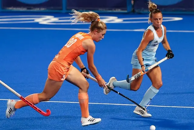 El seleccionado argentino femenino de hockey sobre césped perdió hoy con Países Bajos por un inapelable 3 a 1 