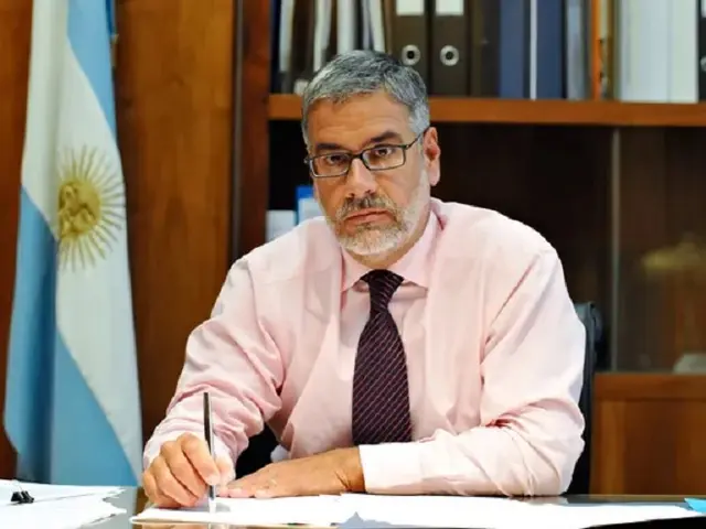 Feletti advirtió que hay dos cadenas de supermercados 