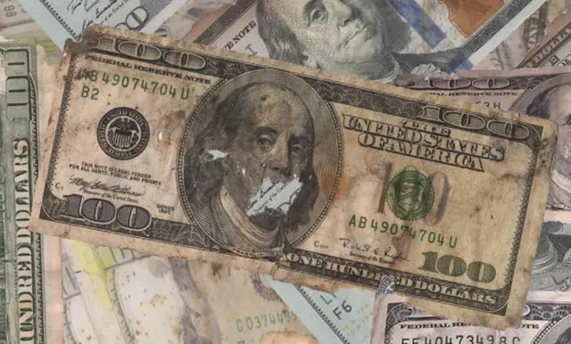 Dólares manchados, sucios o rotos: qué se considera un dólar deteriorado