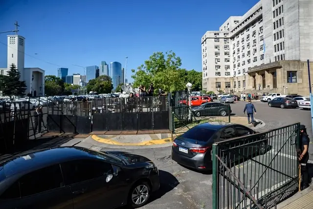 Alberto Fernández llegó a las 9:35 de este martes a los tribunales de Comodoro Py