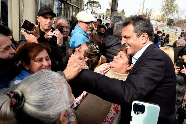 Massa vuelve a avanzar con un proyecto económico que busca contener la crisis en los bolsillos