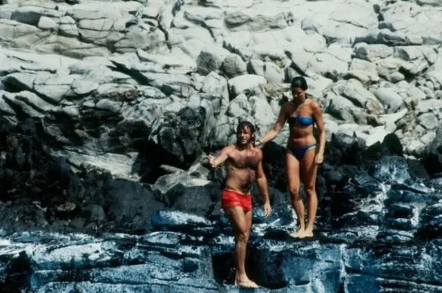 Guillermo Vilas y la princesa Carolina de Mónaco en sus vacaciones en Maui, Hawai