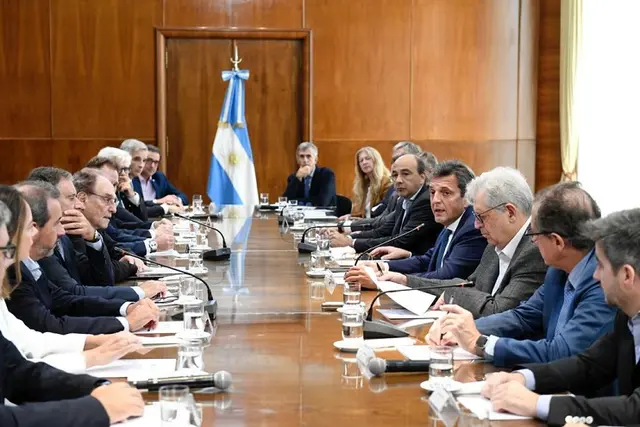 Un preocupante intento de pesificación de los fondos de los jubilados para evitar una devaluación 