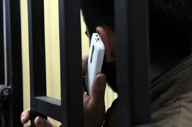 Inseguridad: buscan prohibir uso de celulares en cárceles