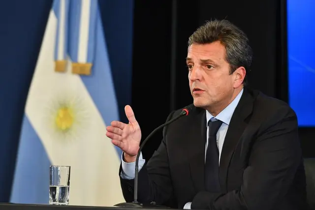 Massa busca apoyo en el mundo empresario para calmar la crisis del dólar