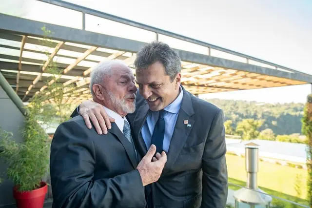 Massa aprovechó para reunirse con Lula da Silva, quien le ofreció recorrer Brasil como 