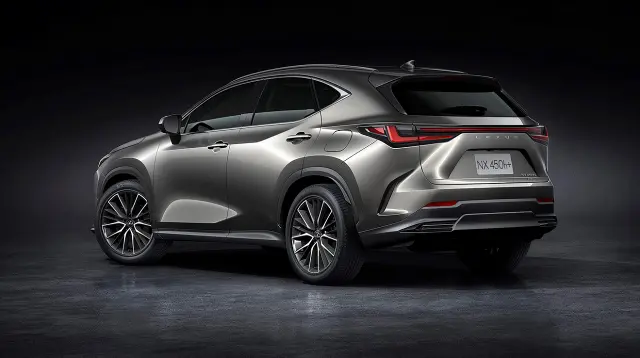 El Lexus NX puede andar hasta 65 km en modo electrico