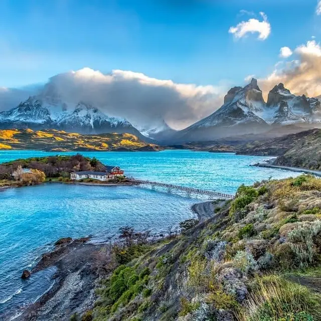 El lugar se destaca por sus lagos y glaciares