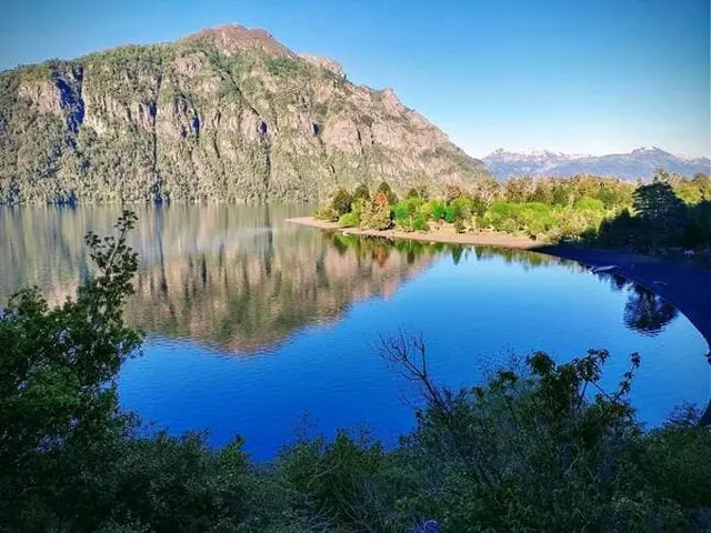 El Camping Piedra Mala cuenta con equipamiento como un importante comedor comunitario