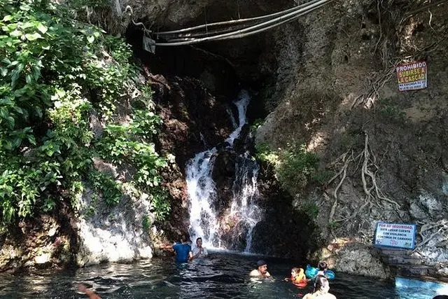 La cascada es uno de los principales atractivos del lugar