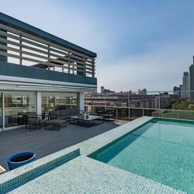 El lugar cuenta con pileta y varias comodidades, pero no podrán ser usadas por Alperovich