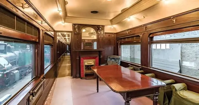 El lugar constantemente realiza tareas de restauración y mantenimiento de locomotoras y otros