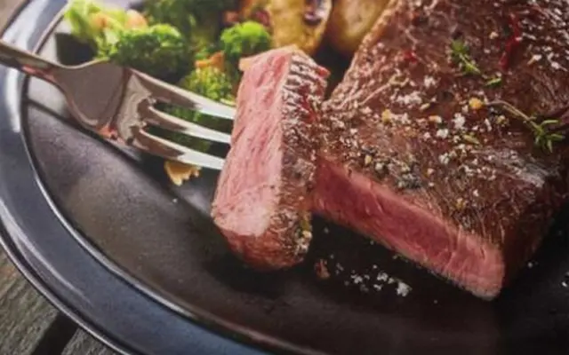 La carne es uno de los alimentos que más hierro contiene