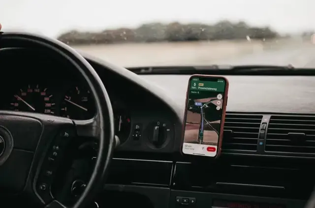 Google Maps tiene herramientas diferentes que Waze.