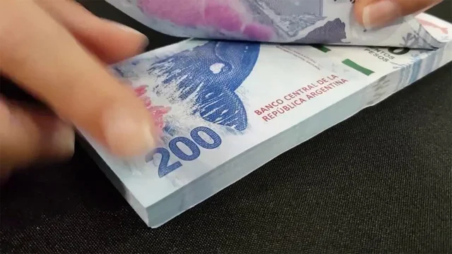 Aumenta el salario mínimo: cómo serán las subas mensuales hasta agosto