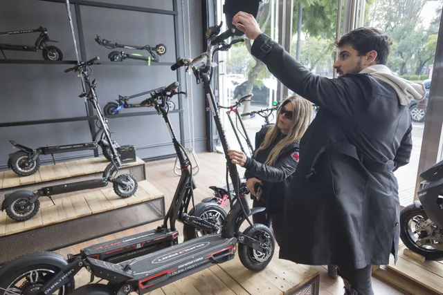 ¿Chau SUBE? Por qué cada vez más argentinos se pasan a los monopatines eléctricos