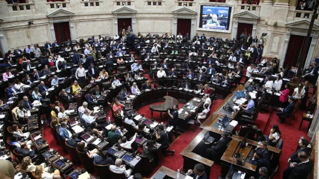 Oficialismo acelera con Presupuesto y dólar colchón en Diputados, pero se demora la reforma laboral en el Senado