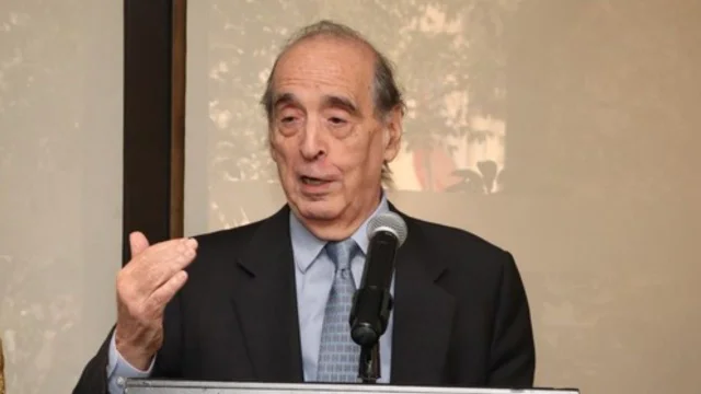 Una tontería: el economista más escuchado por Milei criticó los cambios del BCRA para el dólar