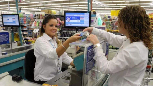 Cuánto gana un cajero de Coto y Carrefour en marzo 2026