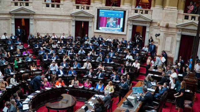 La Cámara de Diputados durante una sesión, con todos los legisladores sentados