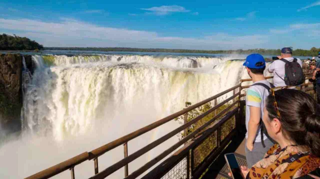 Cerró emblemática metalúrgica que hizo las pasarelas de las Cataratas de Iguazú y echó a todos sus empleados