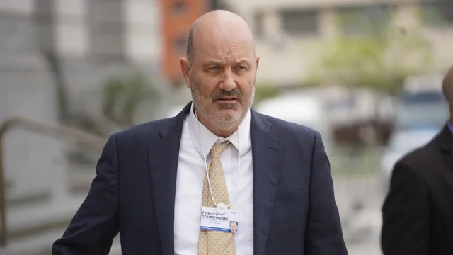 Sturzenegger explicó la reforma laboral: indemnizaciones, vacaciones y horas extra